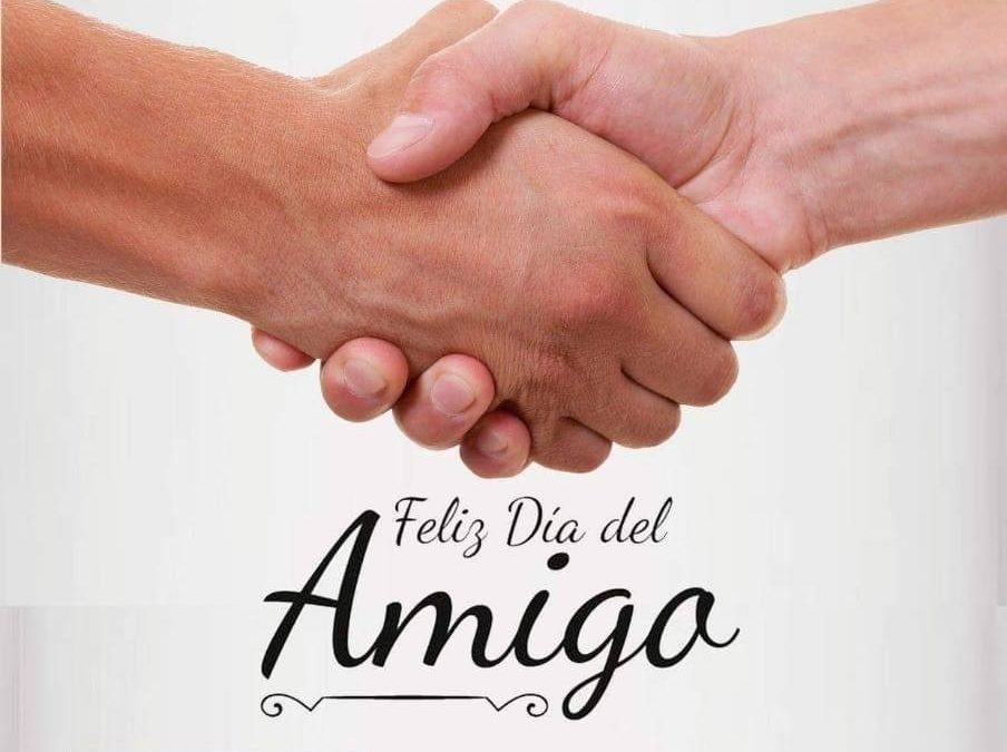 FELIZ DÍA AMIGAS Y AMIGOS!!!! Los abrazo con el corazón.